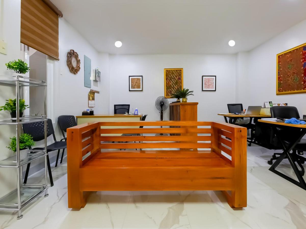 OYO 848 Dona Aurora Condotel Quezon City Esterno foto