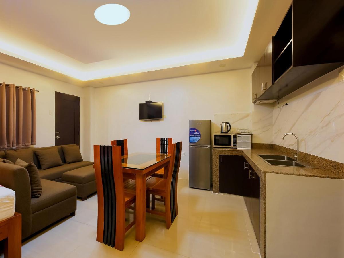 OYO 848 Dona Aurora Condotel Quezon City Esterno foto