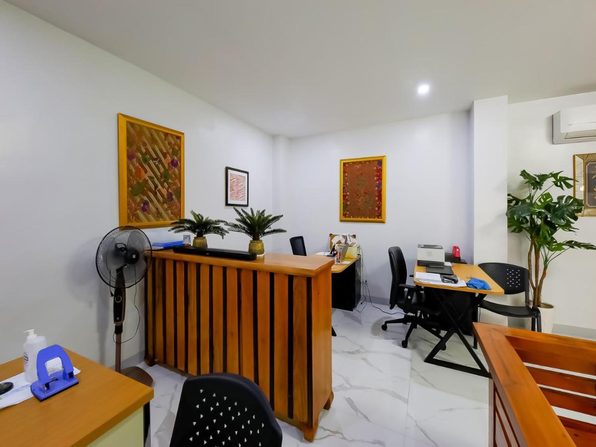 OYO 848 Dona Aurora Condotel Quezon City Esterno foto