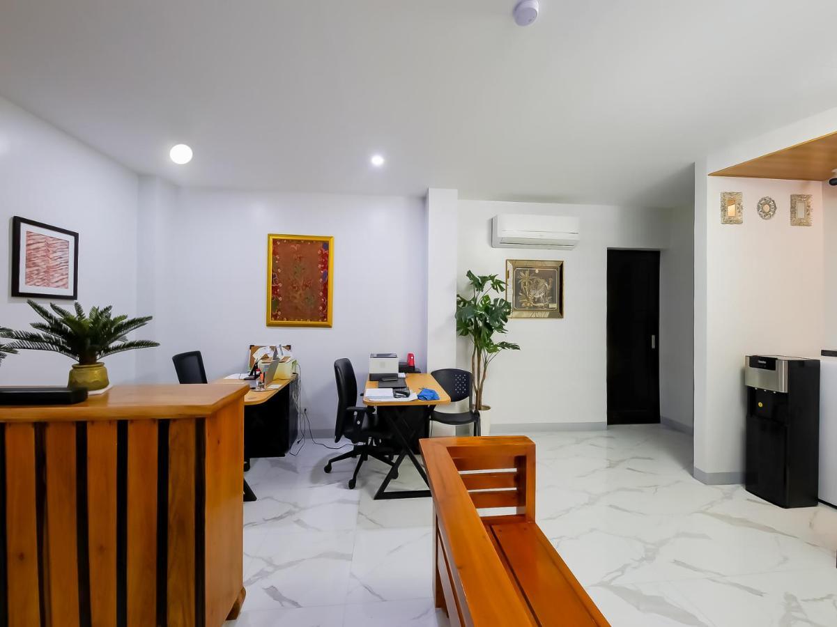 OYO 848 Dona Aurora Condotel Quezon City Esterno foto